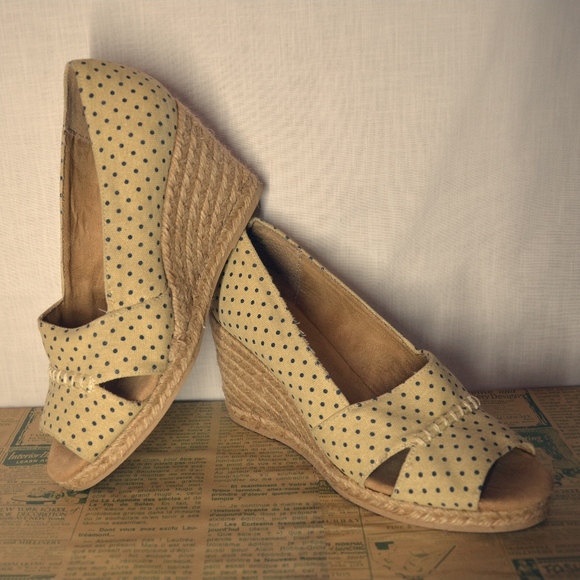 G.H. Bass & Co Polka Dot Canvas Espadrille Wedge - Picture 1 of 6